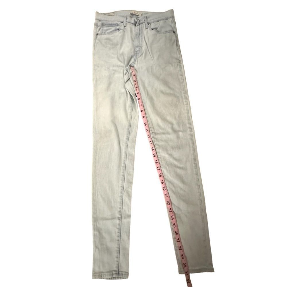 Levi’s ~ Women’s light wash Mile High Super Skinny Jeans ~ size 28/32 - Picture 12 of 12